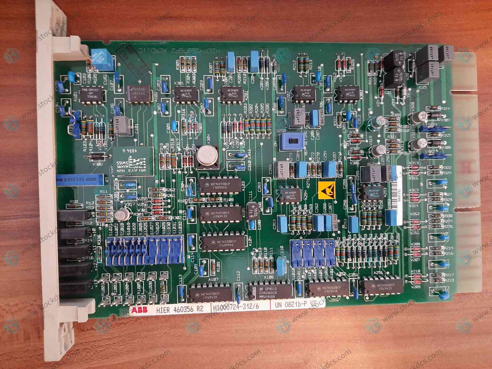 ABB UN0821B-P 冗余输出模块 